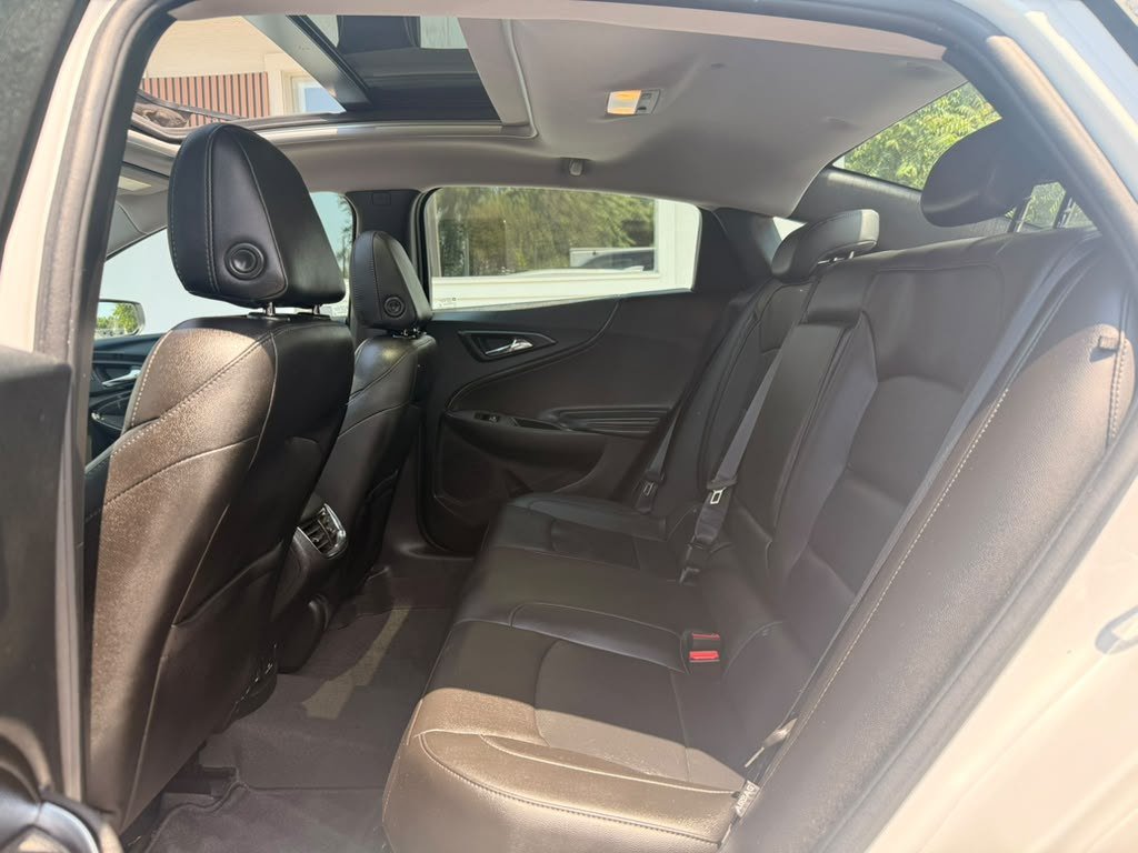 Used 2018 Chevrolet Malibu LT w/ Leather Package FWD image 21