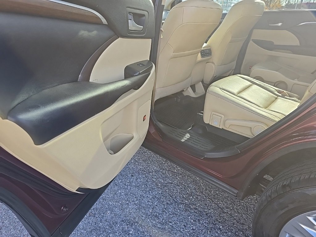 Used 2016 Toyota Highlander Limited Platinum image 11