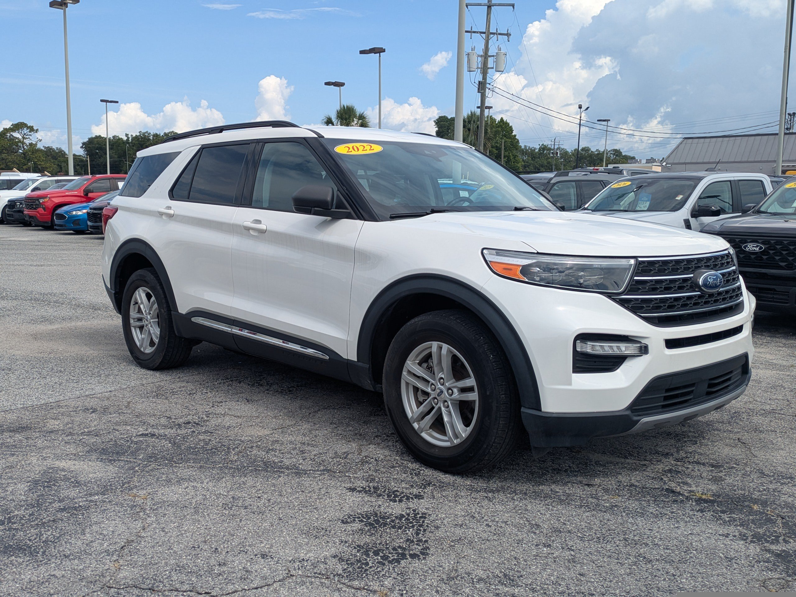 Used 2022 Ford Explorer XLT w/ Equipment Group 202A AWD/4WD image 2