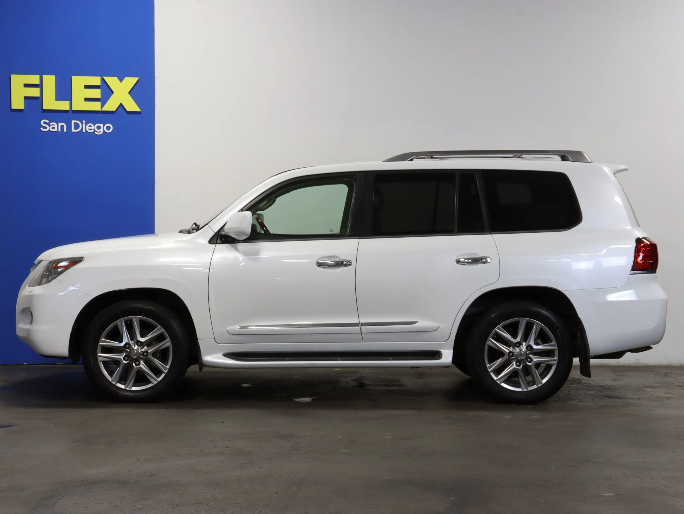 Used 2009 Lexus LX 570 4WD image 2