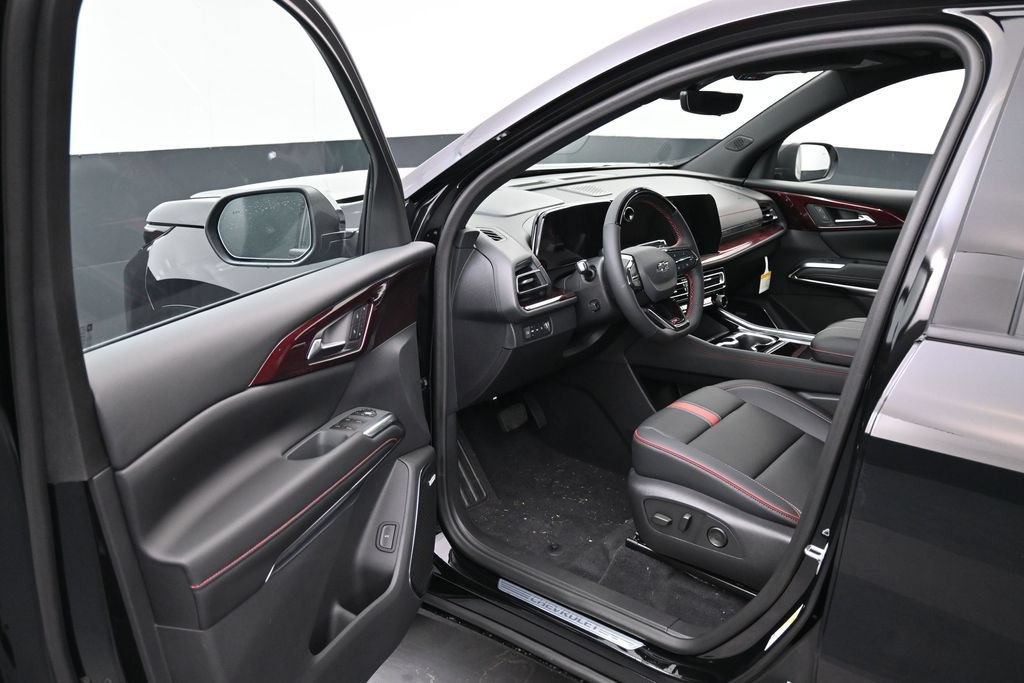 New 2027 Chevrolet Traverse RS w/ LPO, Floor Liner Package AWD/4WD image 8