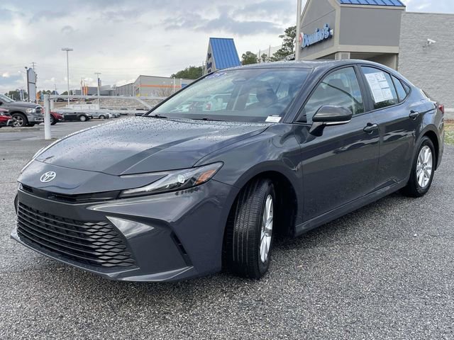 Used 2025 Toyota Camry LE image 7