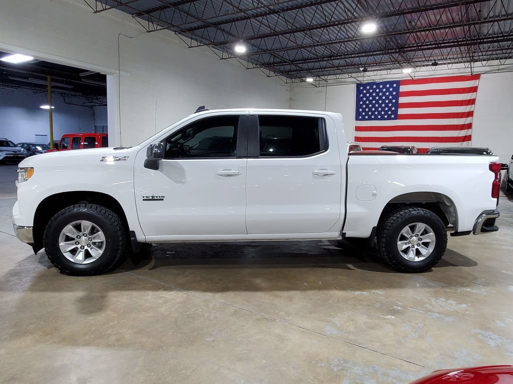 Used 2022 Chevrolet Silverado 1500 LT w/ Z71 Off-Road Package AWD/4WD image 13