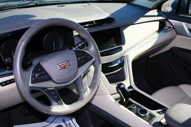 Used 2024 Cadillac XT5 Premium Luxury w/ Technology Package FWD image 2