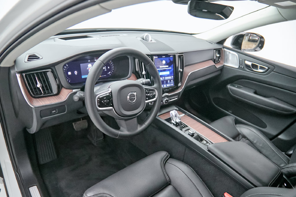 Certified 2023 Volvo XC60 B6 Ultimate w/ Climate Package AWD/4WD image 12