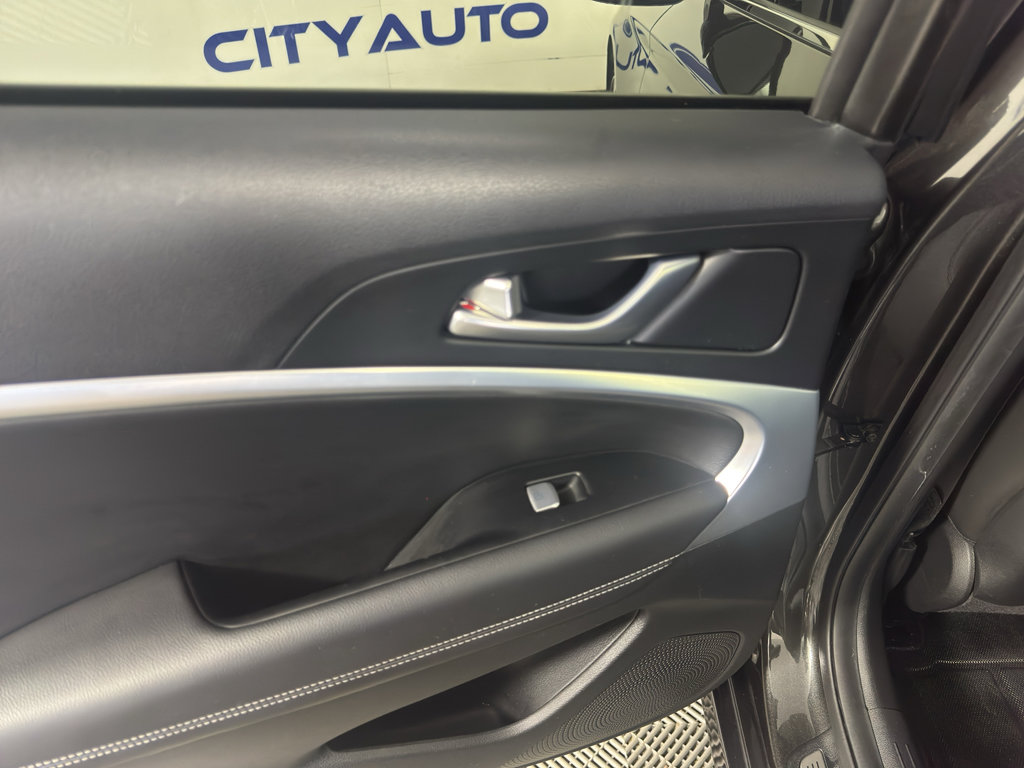 Used 2023 Genesis G70 2.0T RWD image 31
