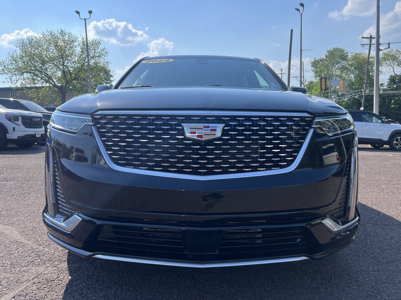 Used 2025 Cadillac XT6 Premium Luxury w/ Platinum Package AWD/4WD image 2