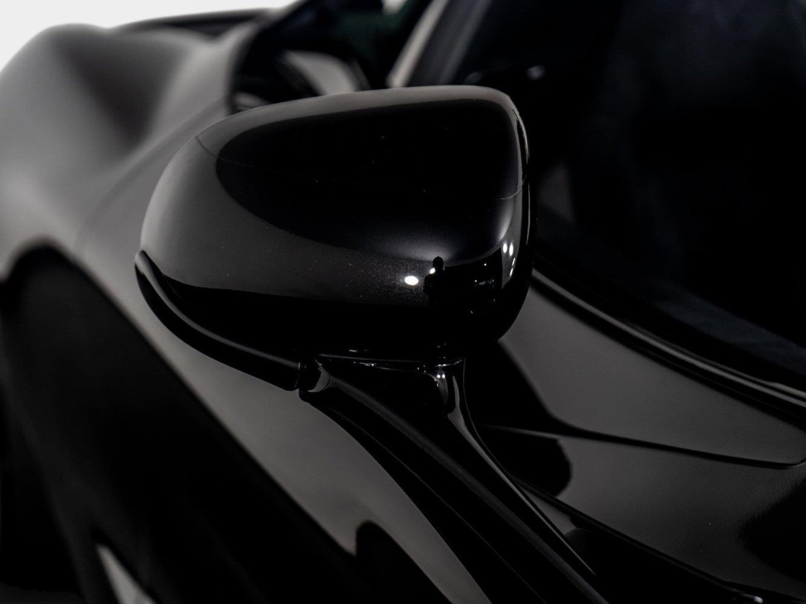 Used 2024 McLaren 750S Spider image 27