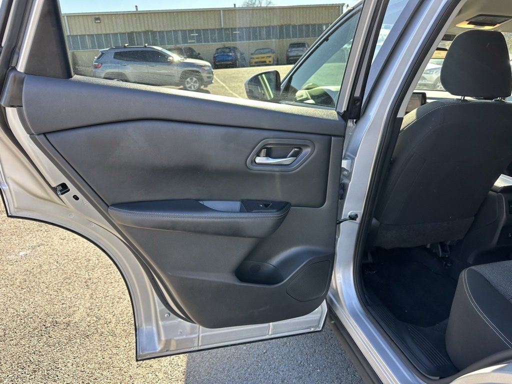 Used 2024 Nissan Rogue SV image 18