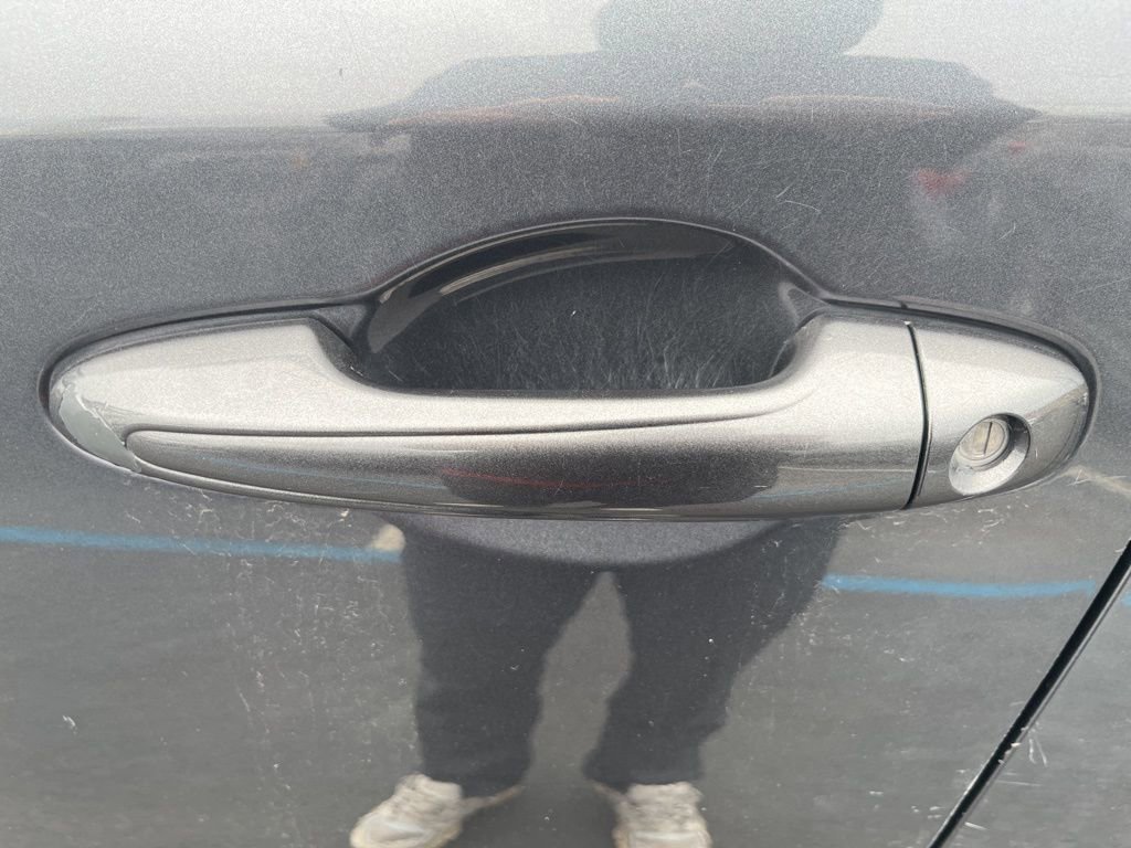 Used 2013 Toyota RAV4 XLE image 16