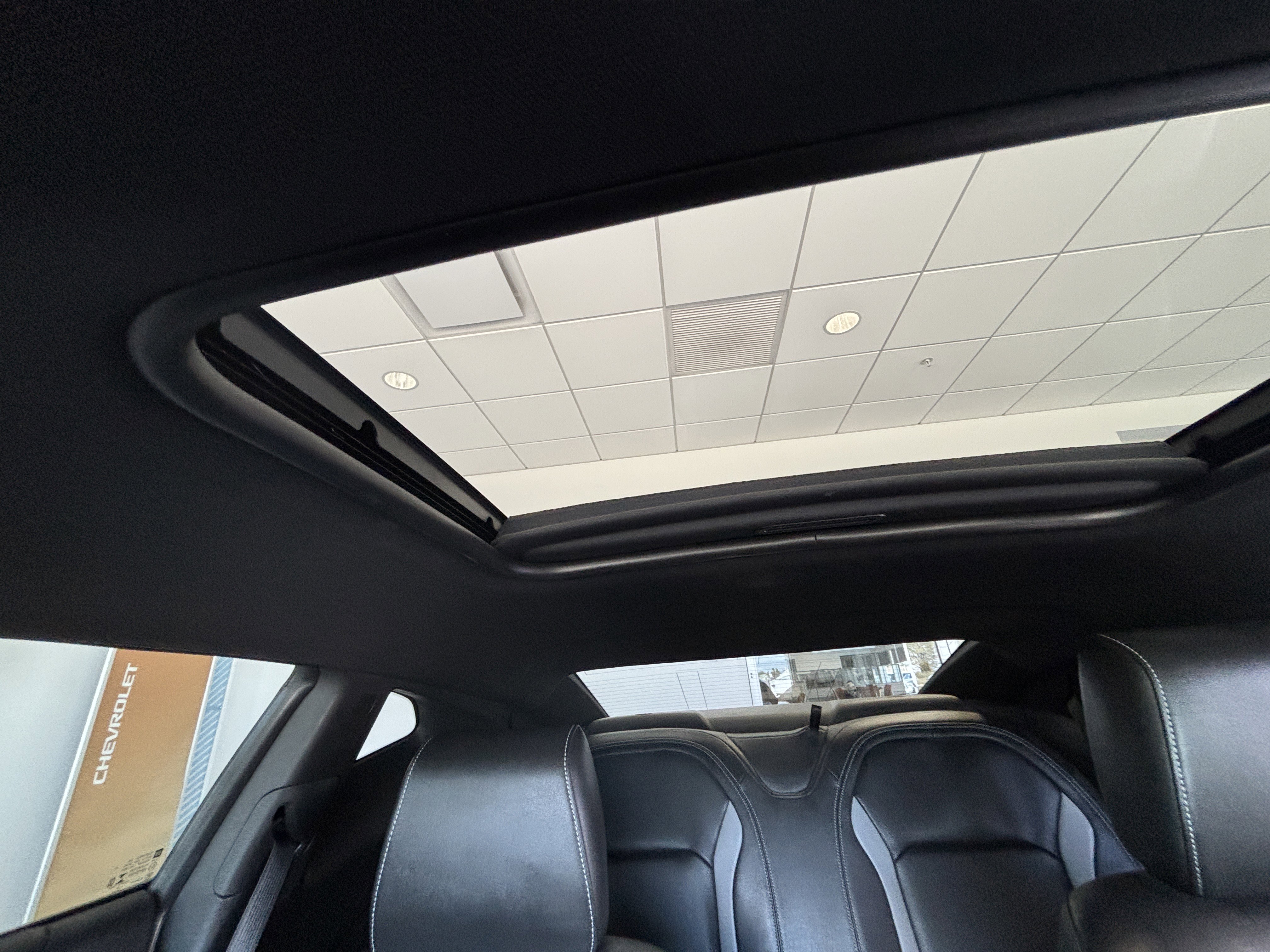 Used 2022 Chevrolet Camaro LT RWD image 17