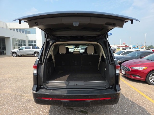 Used 2022 Lincoln Navigator L Reserve image 6