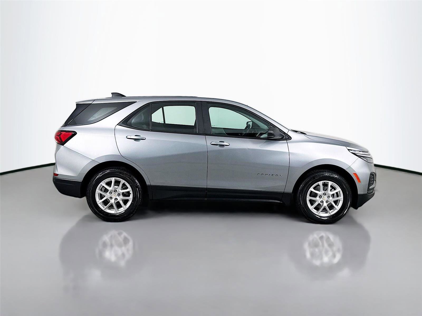 Used 2023 Chevrolet Equinox LS w/ Driver Confidence II Package AWD/4WD image 10