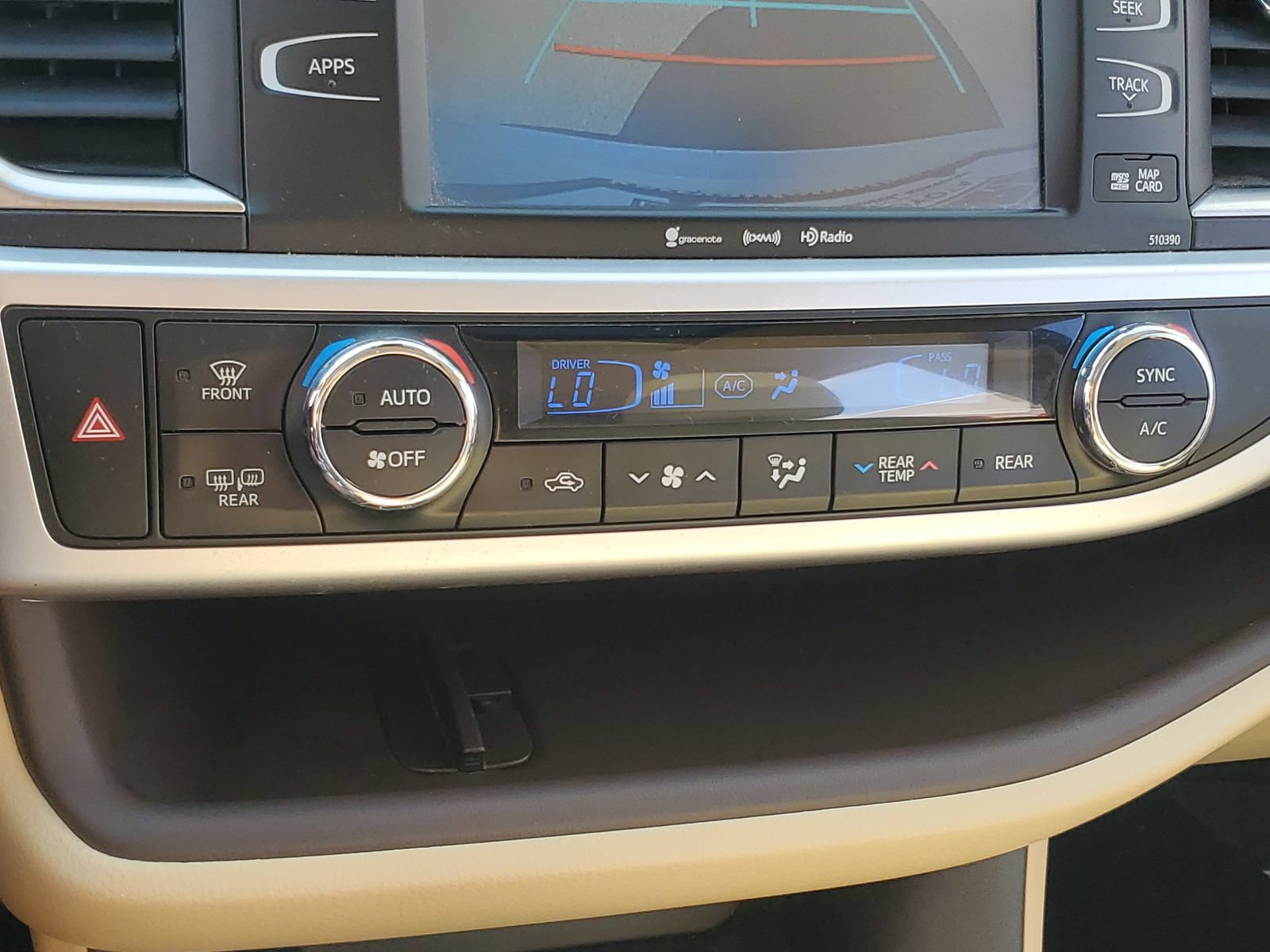 Used 2019 Toyota Highlander XLE AWD/4WD image 28
