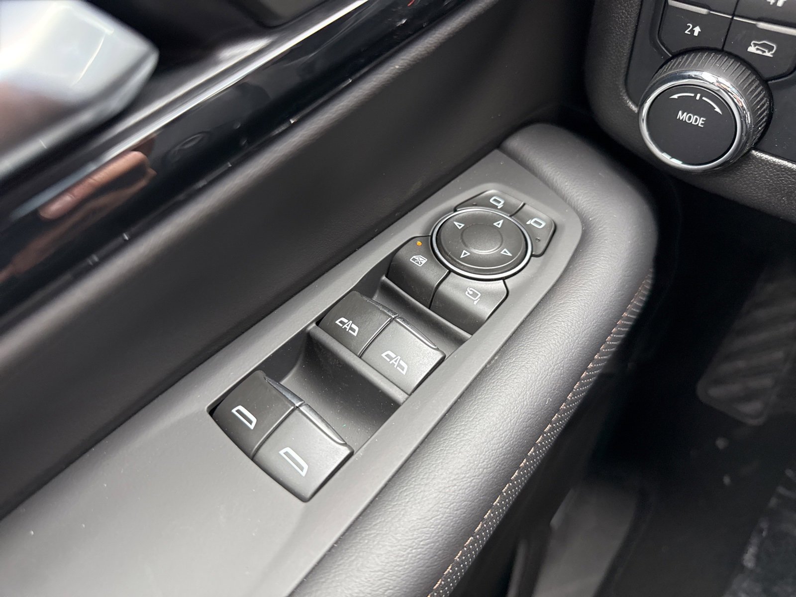 New 2025 Chevrolet Suburban High Country image 40