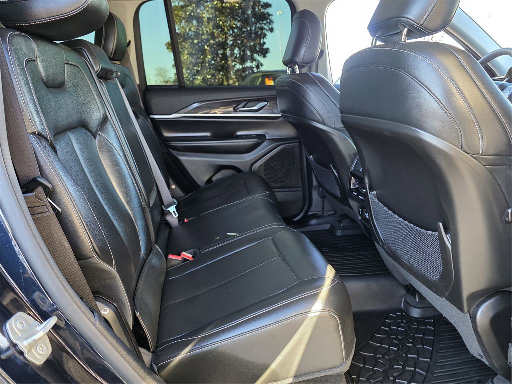 Used 2023 Jeep Grand Cherokee Limited image 27