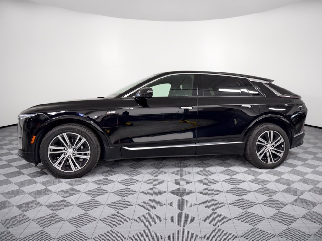 Used 2024 Cadillac Lyriq Luxury RWD image 2