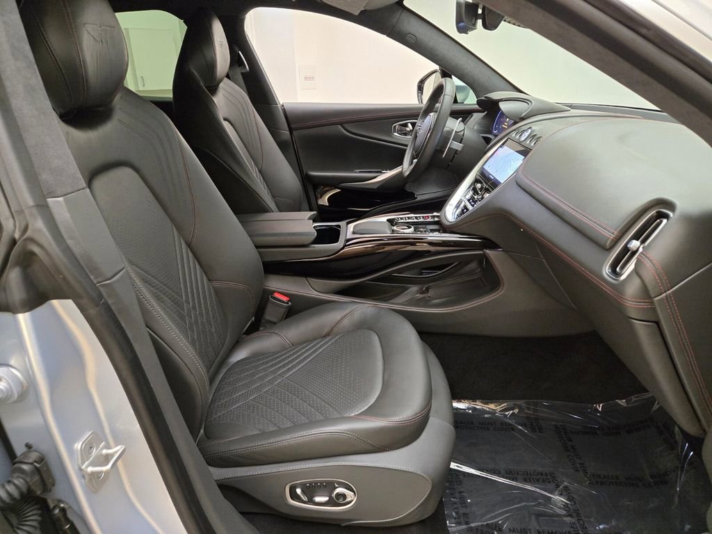 Used 2024 Aston Martin DBX image 26