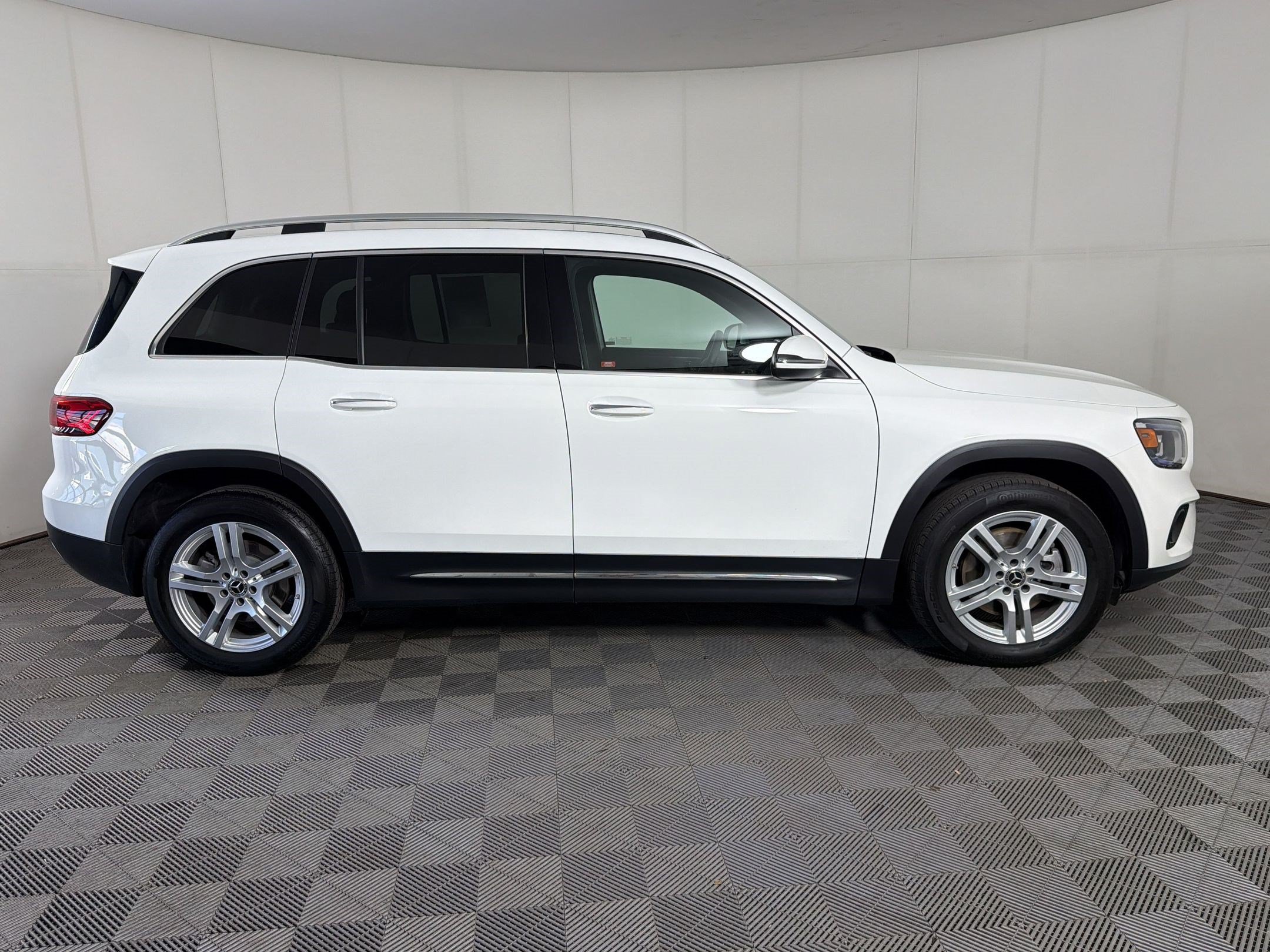 Certified 2021 Mercedes-Benz GLB 250 4MATIC image 8