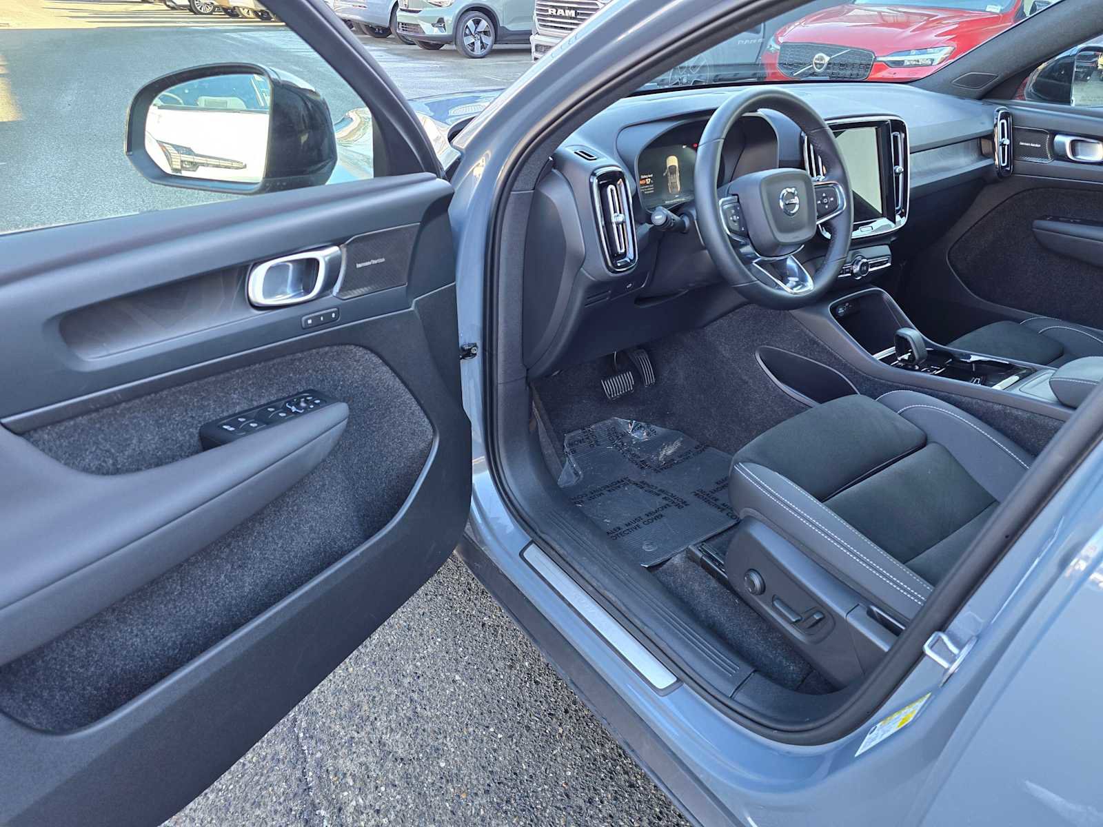 Certified 2023 Volvo C40 P8 Recharge Ultimate image 19