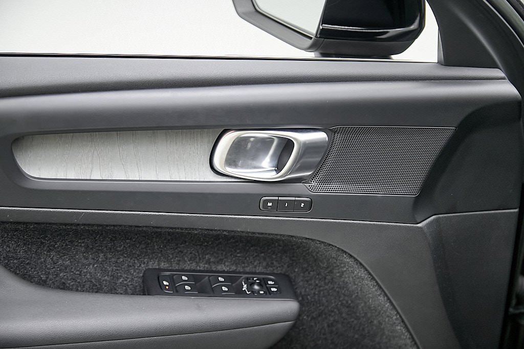 Certified 2023 Volvo XC40 B5 Plus image 12