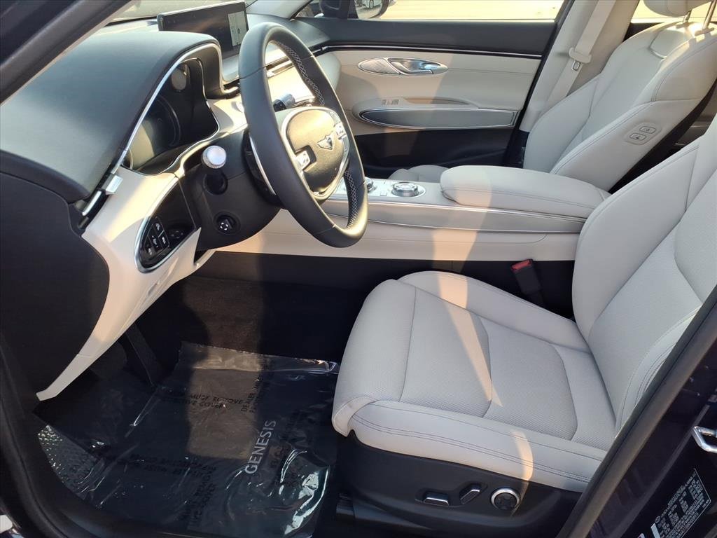 Used 2024 Genesis GV70 2.5T w/ Select Package image 16
