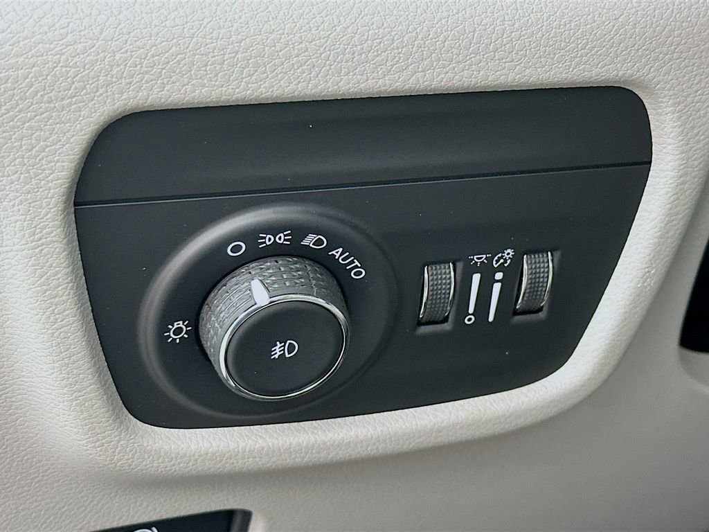 Certified 2021 Jeep Grand Cherokee L Overland image 18