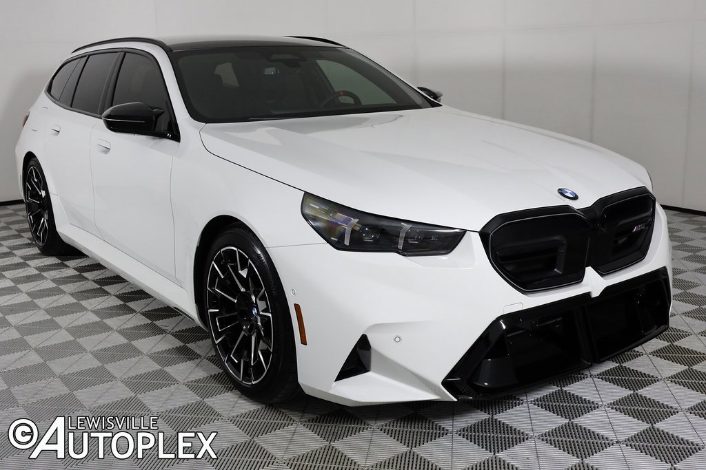 Used 2026 BMW M5 Touring image 3
