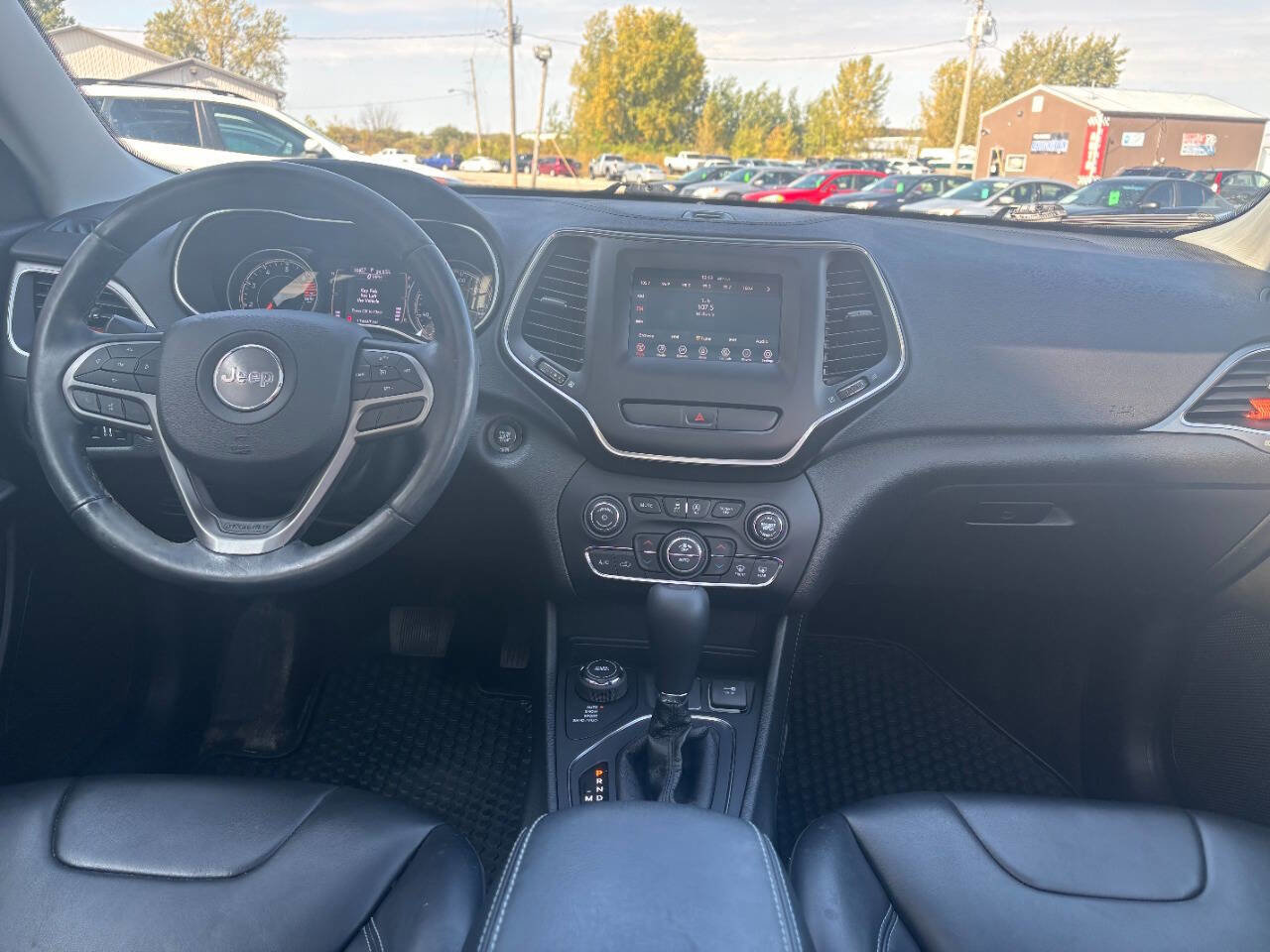 Used 2019 Jeep Cherokee Latitude Plus w/ Comfort/Convenience Group image 18
