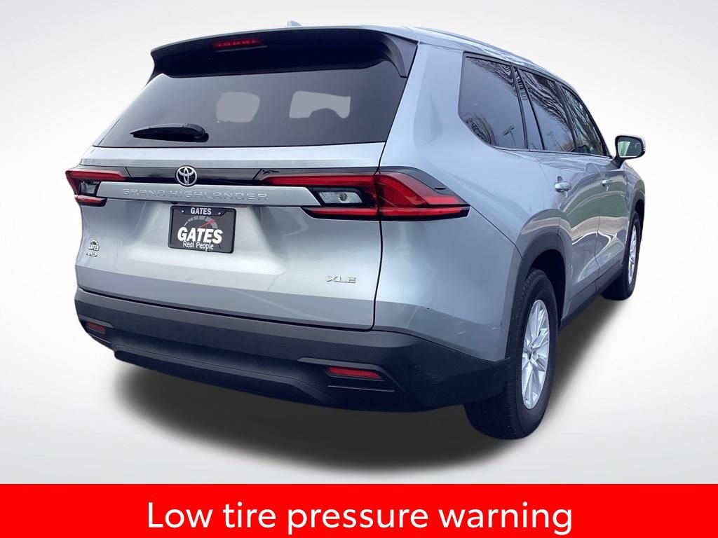 Used 2025 Toyota Grand Highlander AWD image 10
