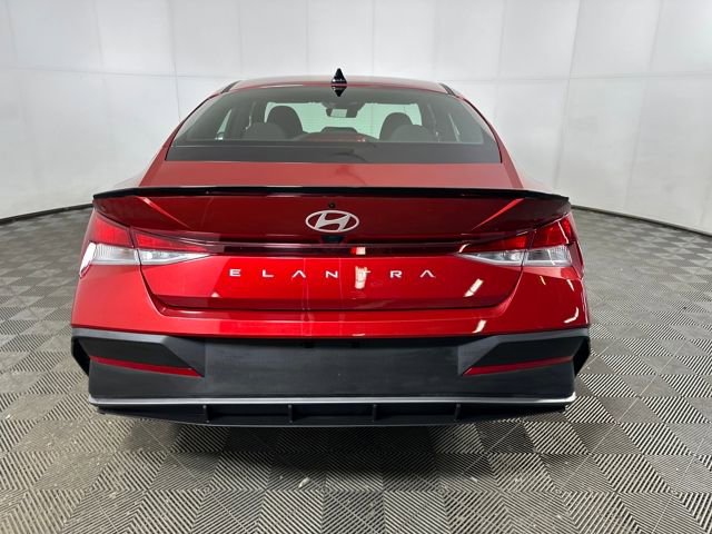 Used 2025 Hyundai Elantra Sport image 4