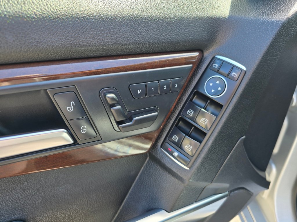 Used 2013 Mercedes-Benz GLK 350 4MATIC image 34
