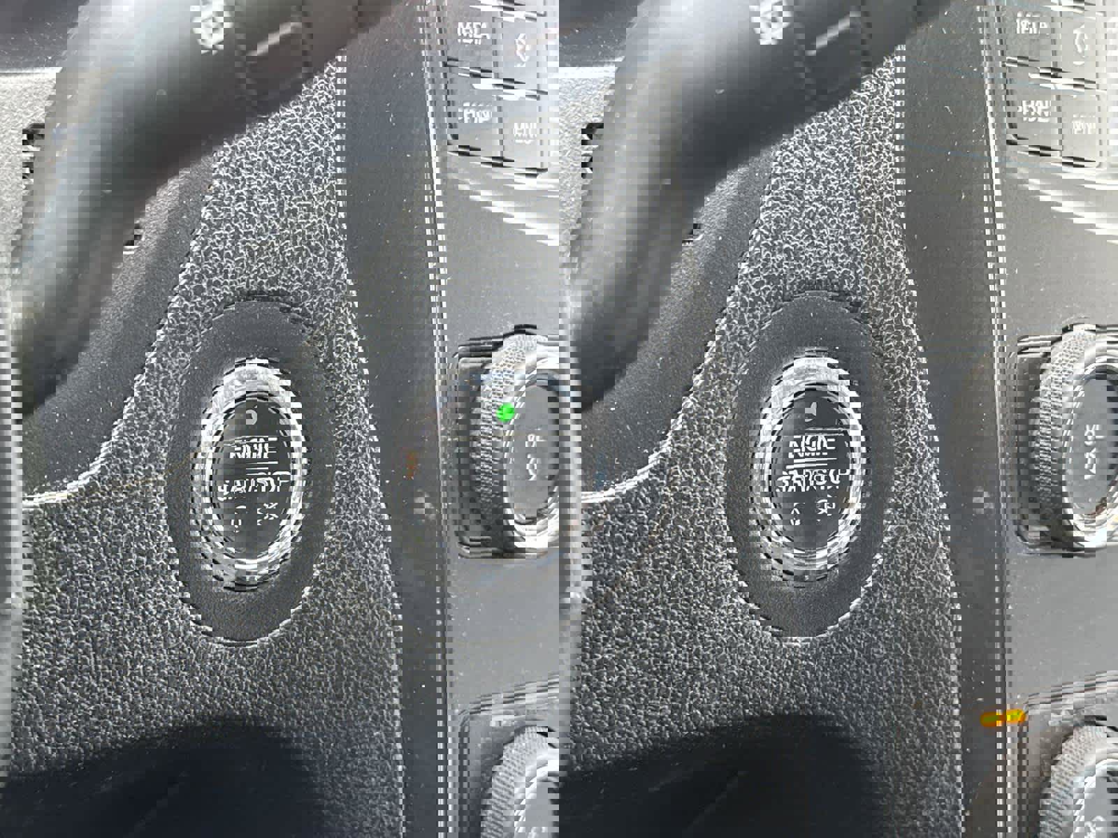 Used 2018 Ford Explorer XLT image 27