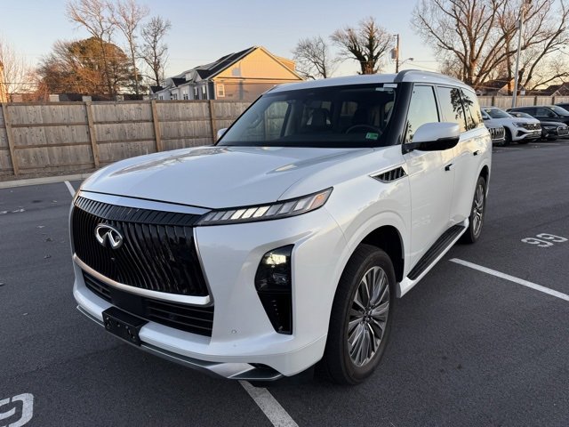 Used 2025 INFINITI QX80 Sensory image 4