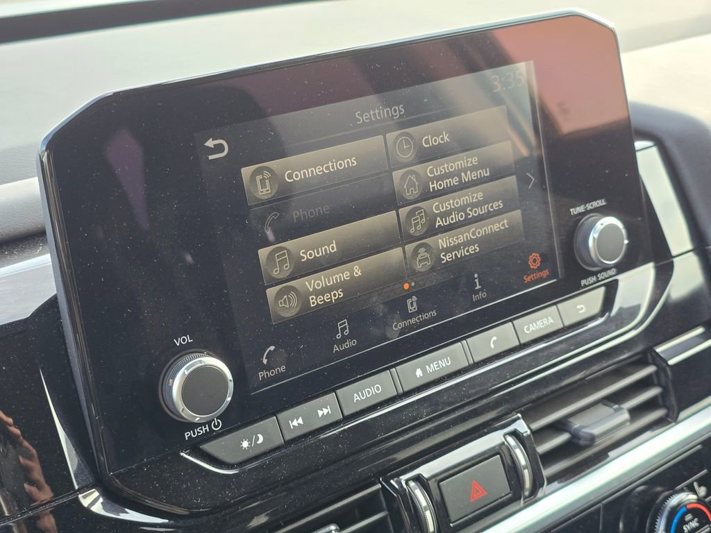 Used 2024 Nissan Pathfinder SV image 29