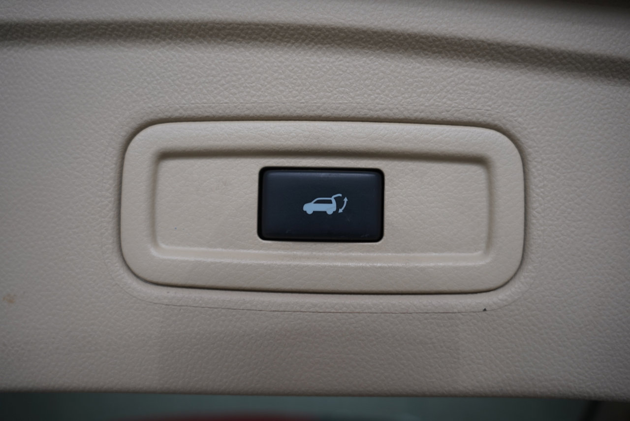 Used 2016 INFINITI QX70 AWD w/ Premium Package image 36