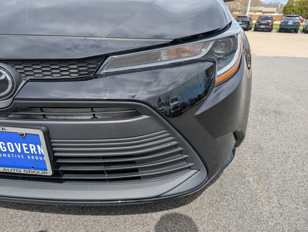 Used 2023 Toyota Corolla LE w/ Carpet Mat Package (TMS) FWD image 11