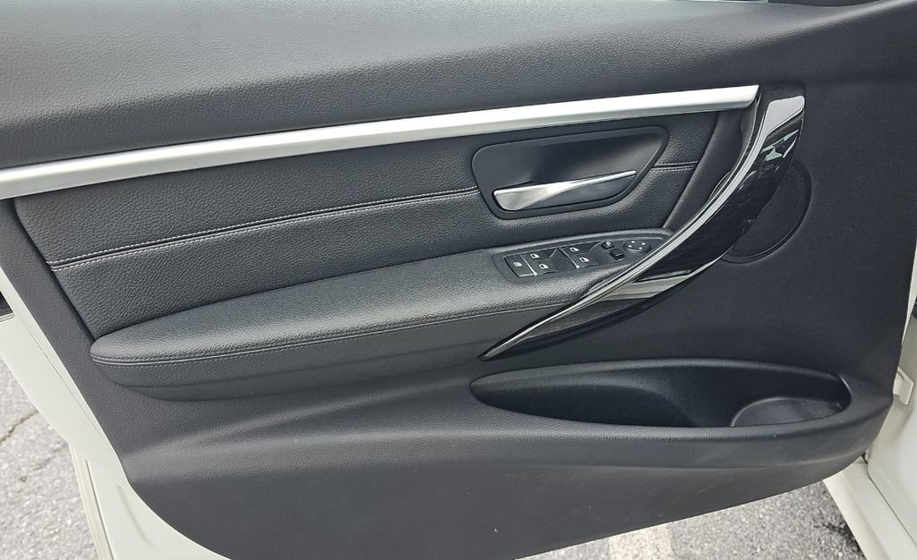 Used 2018 BMW 330i xDrive Sedan w/ Convenience Package image 12