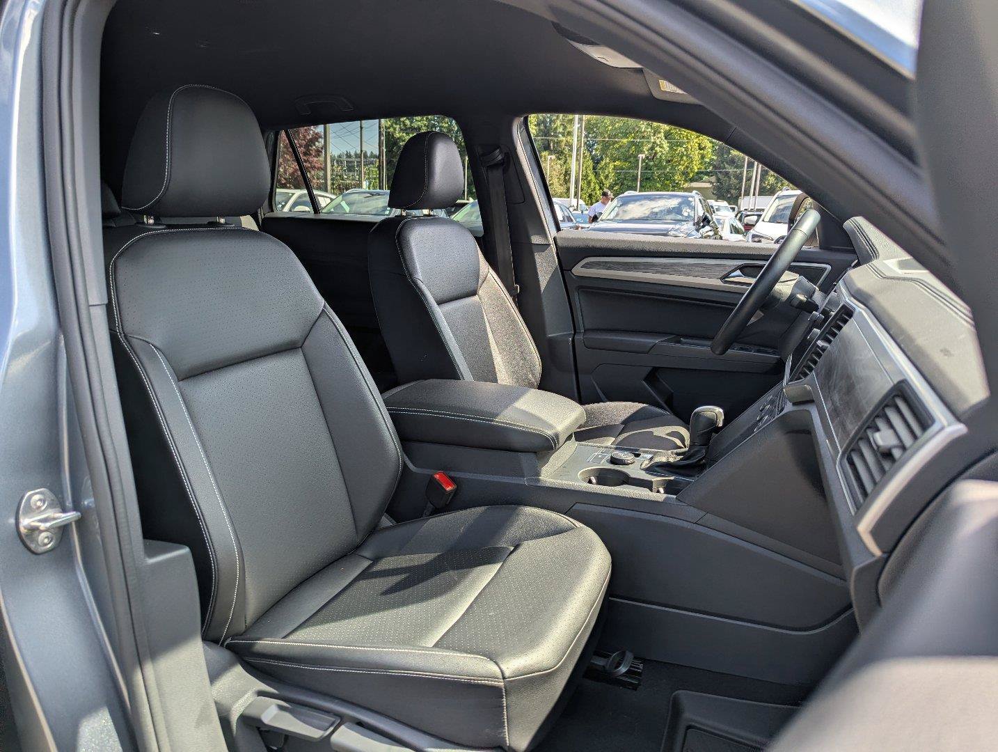 Used 2020 Volkswagen Atlas Cross Sport SE AWD/4WD image 32