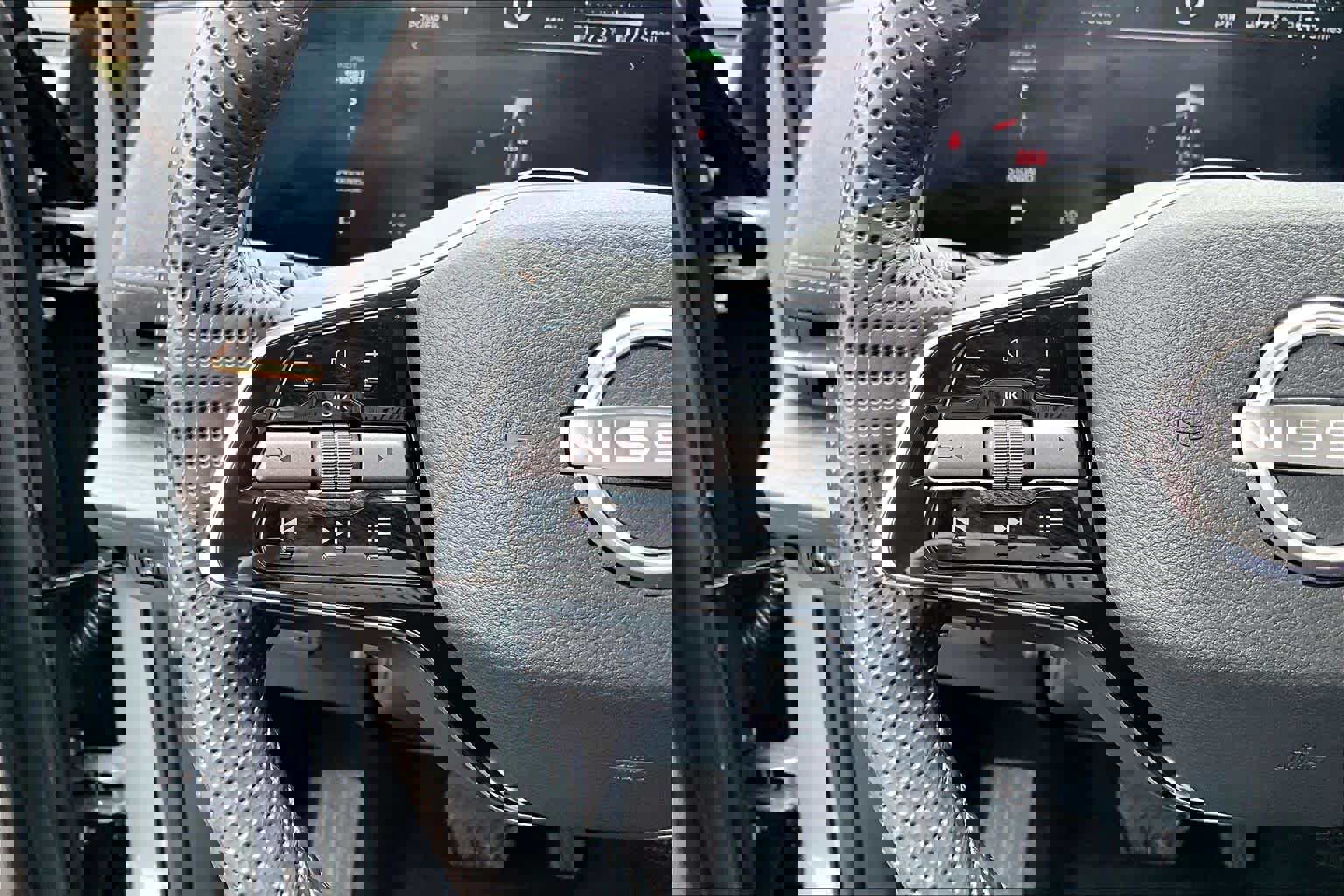 Used 2025 Nissan Ariya Platinum image 23