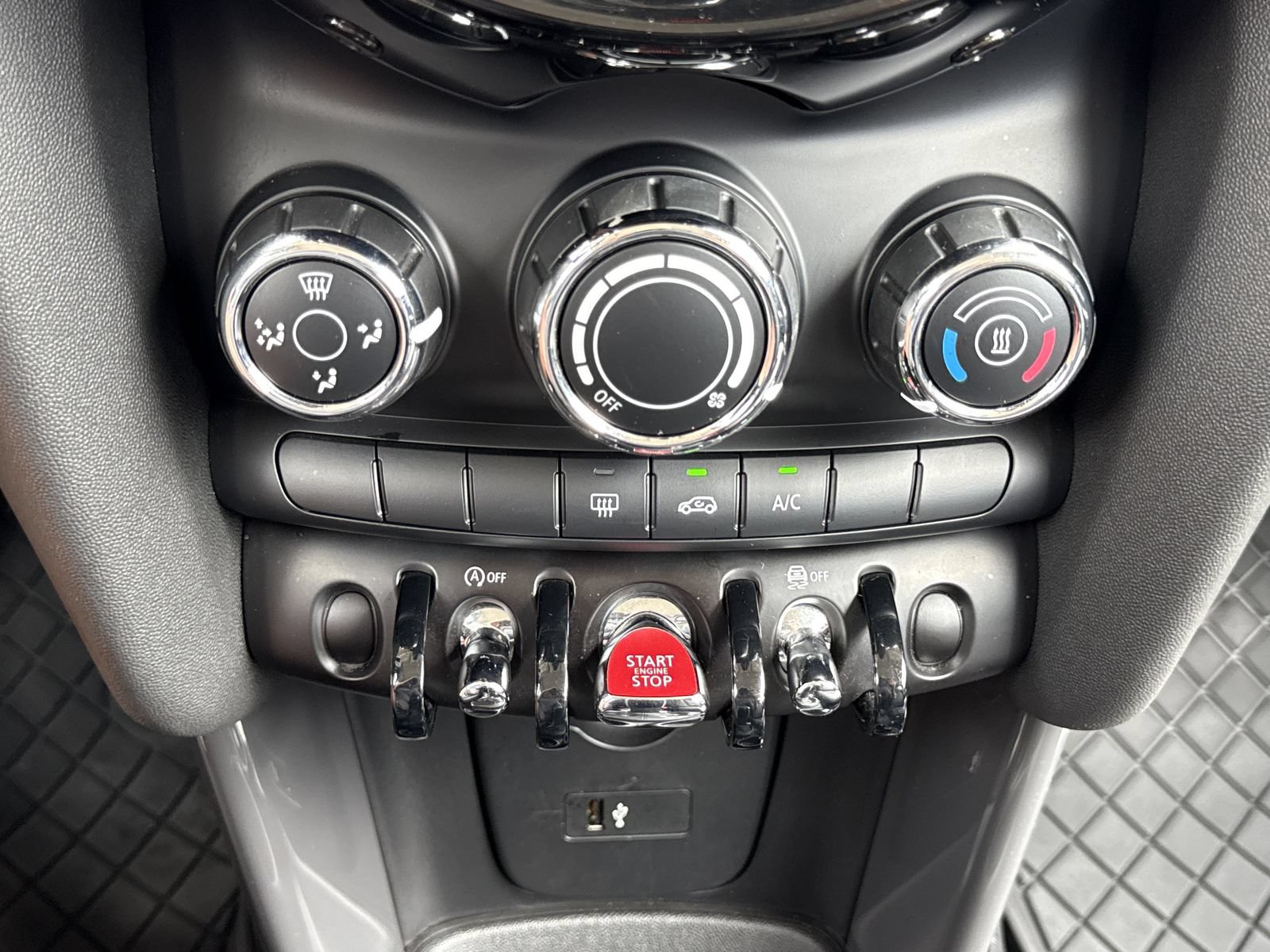Used 2021 MINI Cooper 2-Door Hardtop FWD image 23