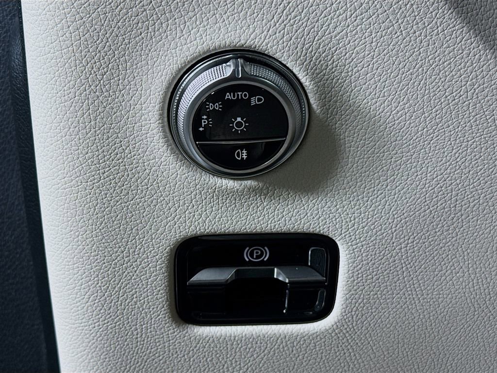 Used 2026 Mercedes-Benz GLC 300 4MATIC image 10