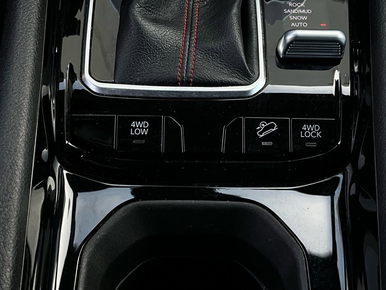 Used 2025 Jeep Compass Trailhawk image 22