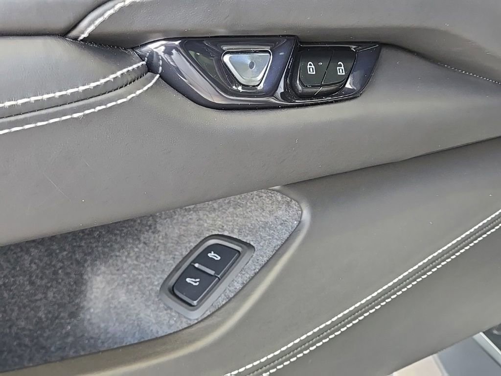 Used 2023 Chevrolet Corvette Stingray Premium Cpe w/ Stealth Interior Trim Package RWD image 21