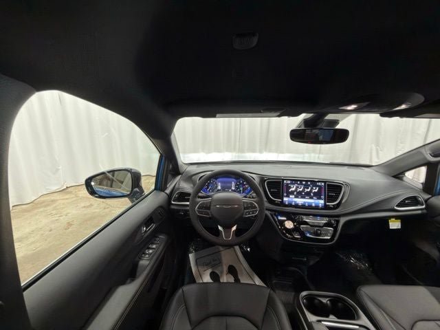 New 2027 Chrysler Pacifica Select FWD image 13