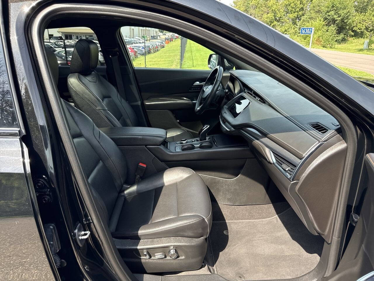 Used 2023 Cadillac XT4 Sport image 24