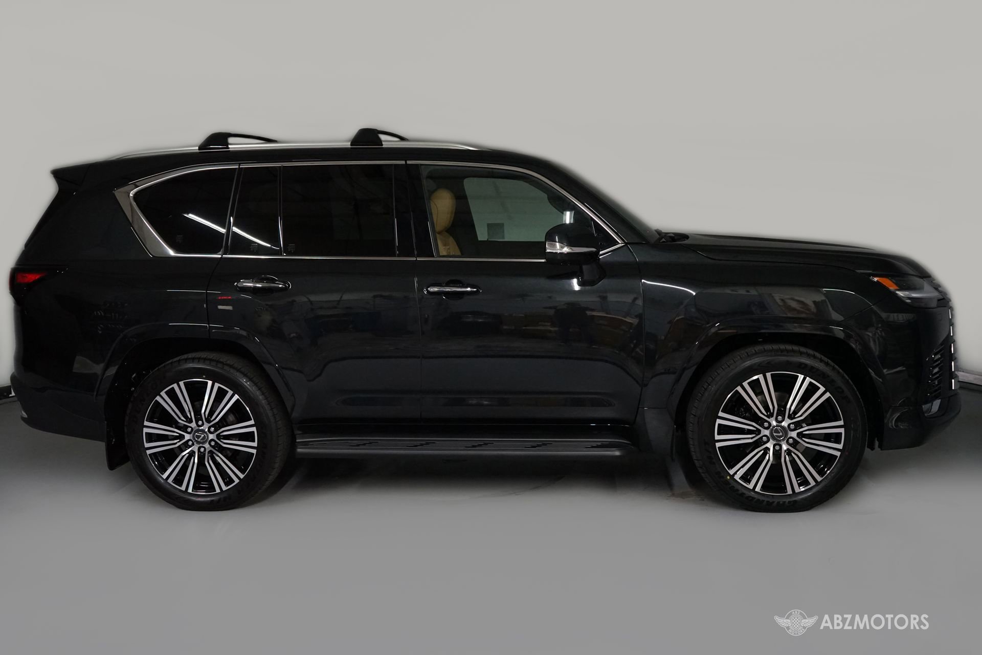 Used 2026 Lexus LX 700h Luxury image 4