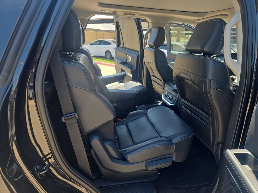 Used 2025 Ford Expedition Platinum AWD/4WD image 14