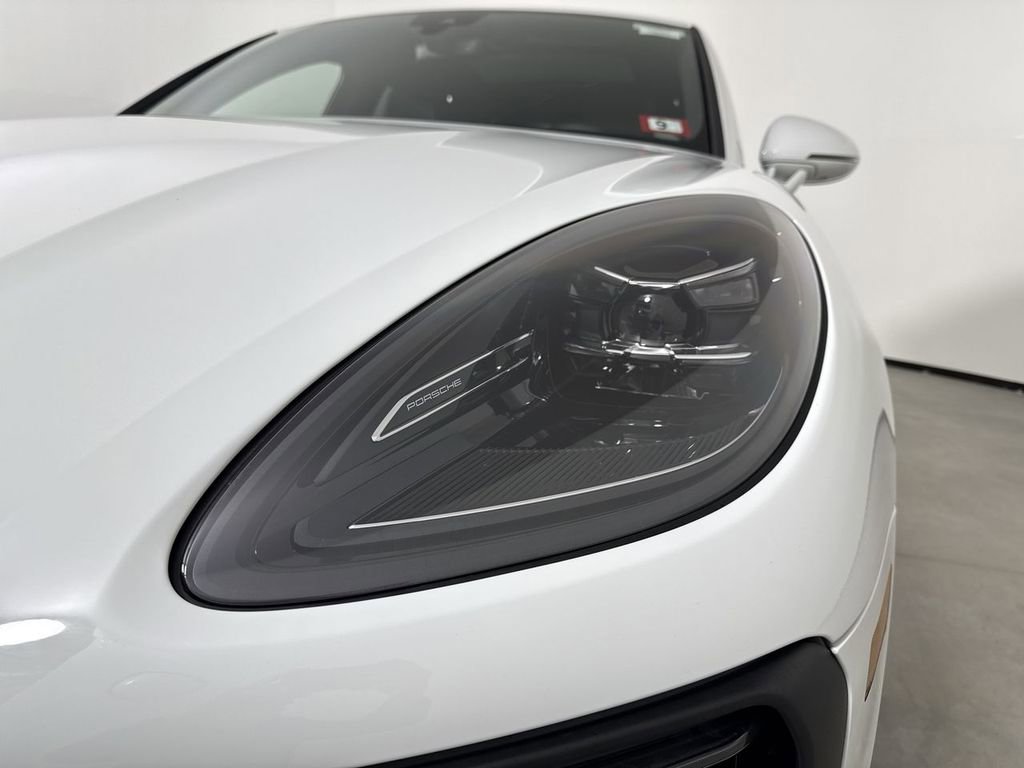 Certified 2025 Porsche Macan image 11