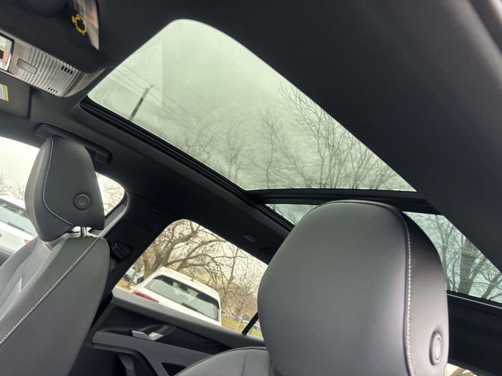 New 2026 Volkswagen Tiguan SE R-Line image 26